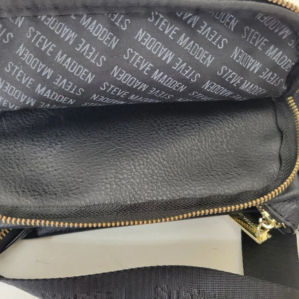 Steve Madden Black Crossbody Shoulder Bag Adjustable Strap Gold Accents - Picture 3 of 6